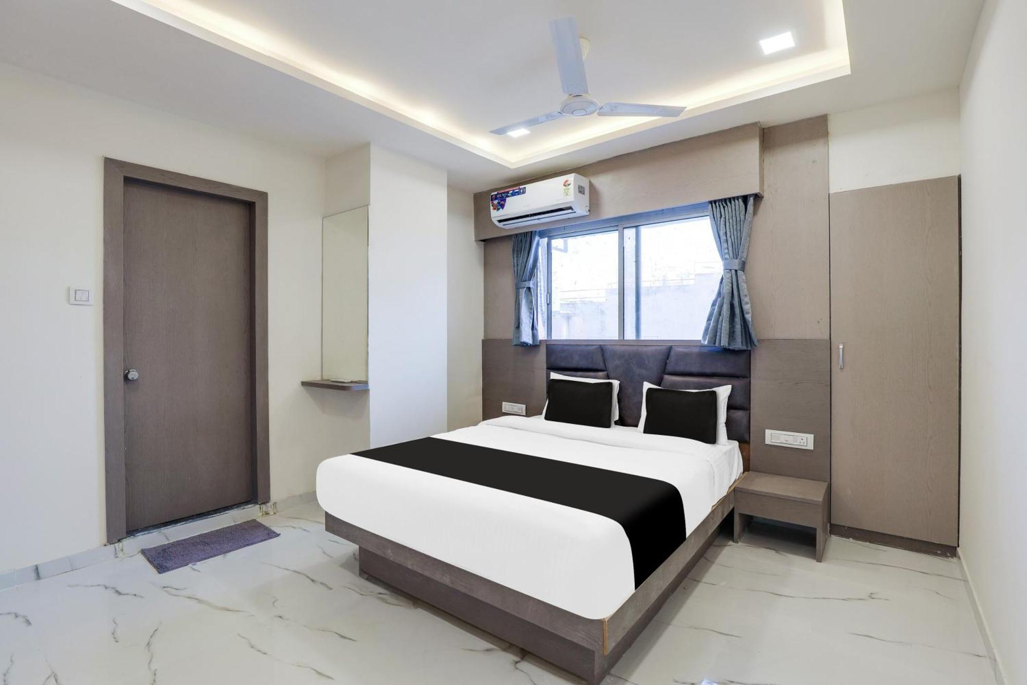 Hotel O Neek Palace Amhedabad Dış mekan fotoğraf