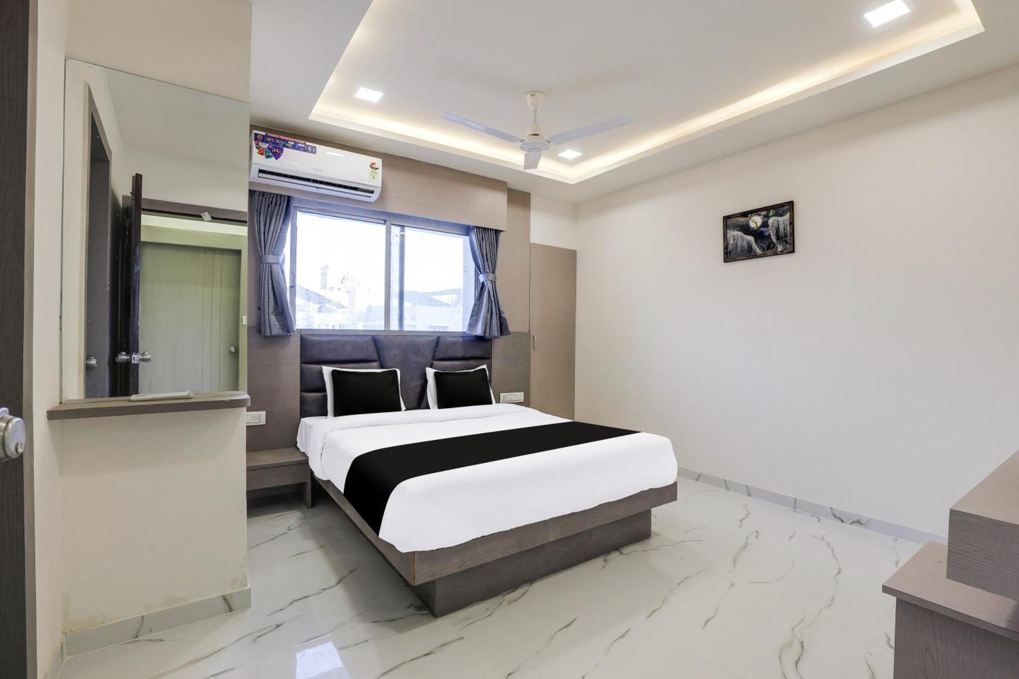 Hotel O Neek Palace Amhedabad Dış mekan fotoğraf