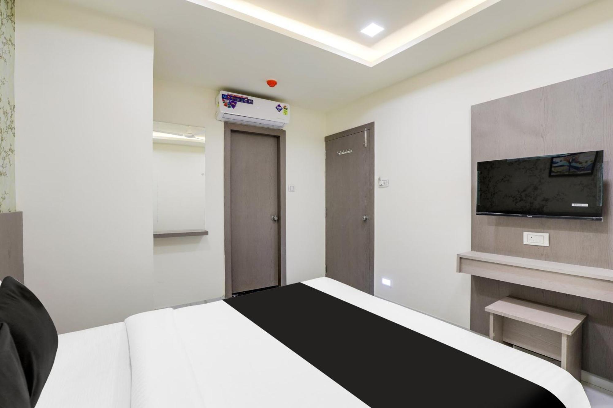 Hotel O Neek Palace Amhedabad Dış mekan fotoğraf