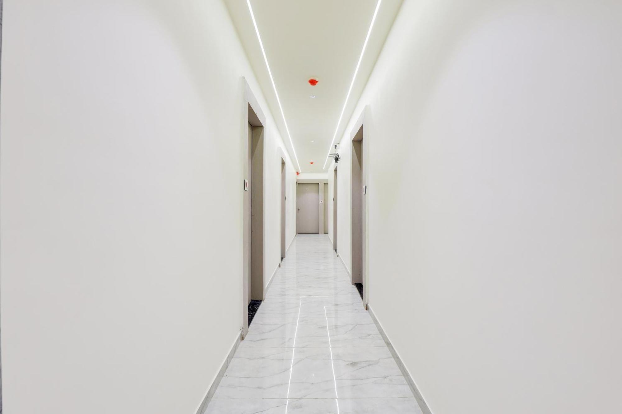 Hotel O Neek Palace Amhedabad Dış mekan fotoğraf